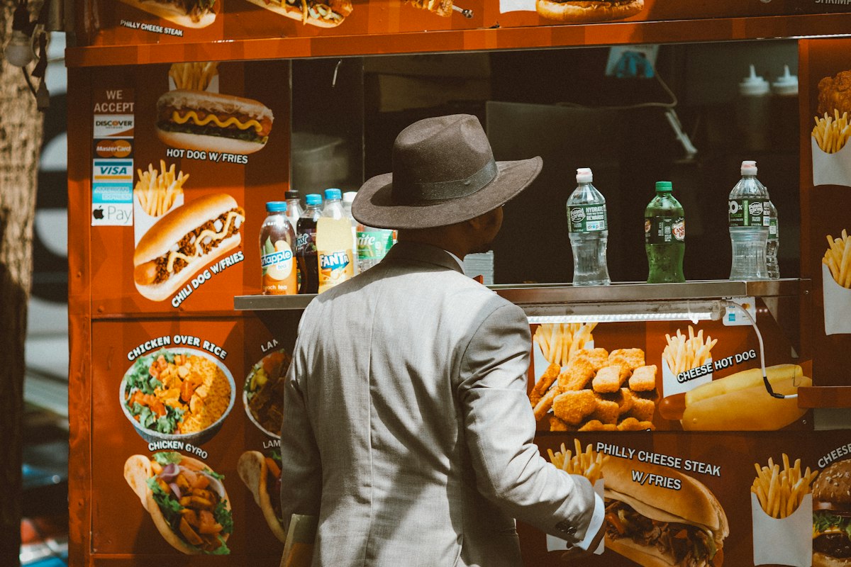 Selección de productos de calidad en supermercado